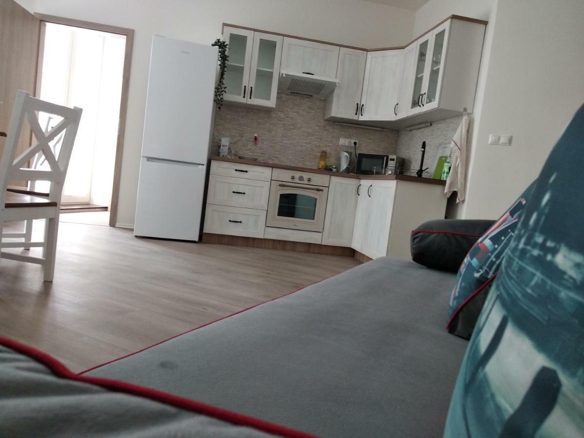 Kate & Jenny Apartments - Cosy Place In The City Center Pressburg Exterior foto